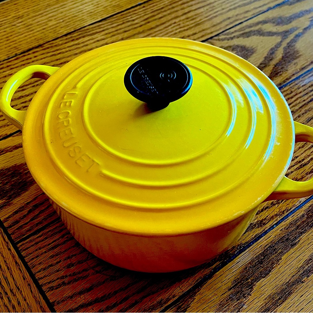 Vintage Le Creuset 18 Dijon 2 qt Dutch oven cast iron enamel pot with lid.
